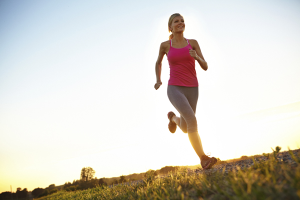 woman running outdoors at dusk to prevent allergies