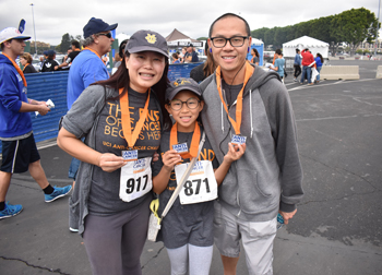 sandy lee, her husband and daughter at the 2018 anti-cancer challenge