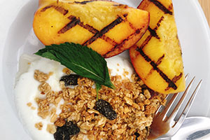 Grilled peaches with yogurt and granola
