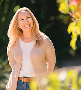 Andrea Barnow is fighting Lynch syndrome, a genetic mutation that puts her at high risk for colon and other cancers, with regular screenings.