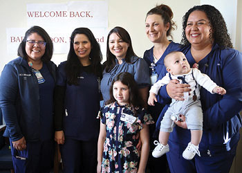 The nurses who cared for Rita after the AFE surround her, Naomi and baby Landon. 