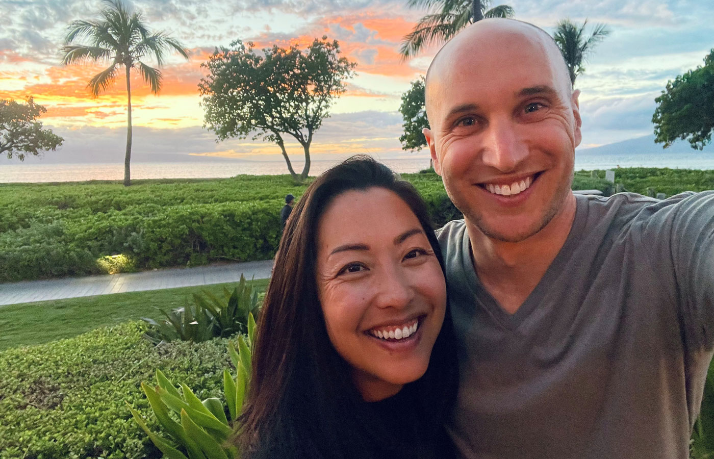 uci health kidney donor chris checchio with his wife julie taking a selfie