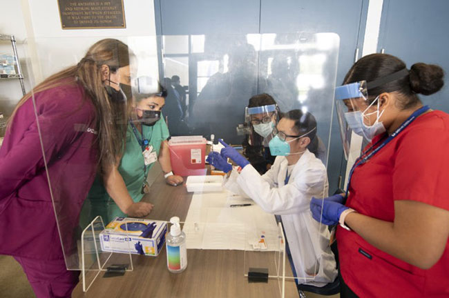 UCI Health vaccinates patients