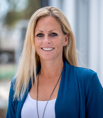 uci health dietitian katie rankell standing outside wearing a blue sweater and white top
