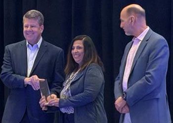 uci health chief medical information officer accepts the HIMSS changemaker award