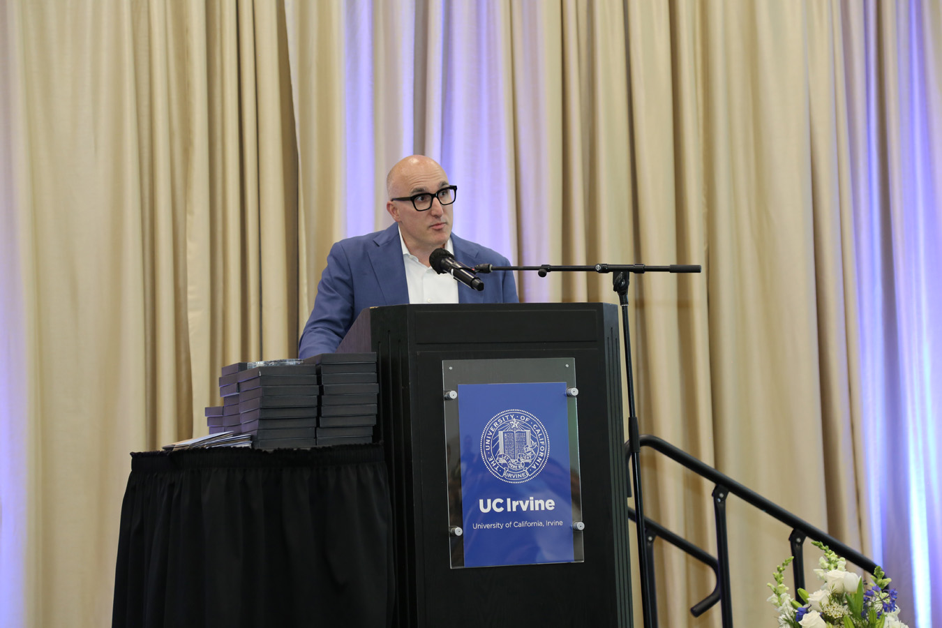 uci health kidney transplant program medical director dr robert redfield iii speaks at a special event to honor donors and recipients