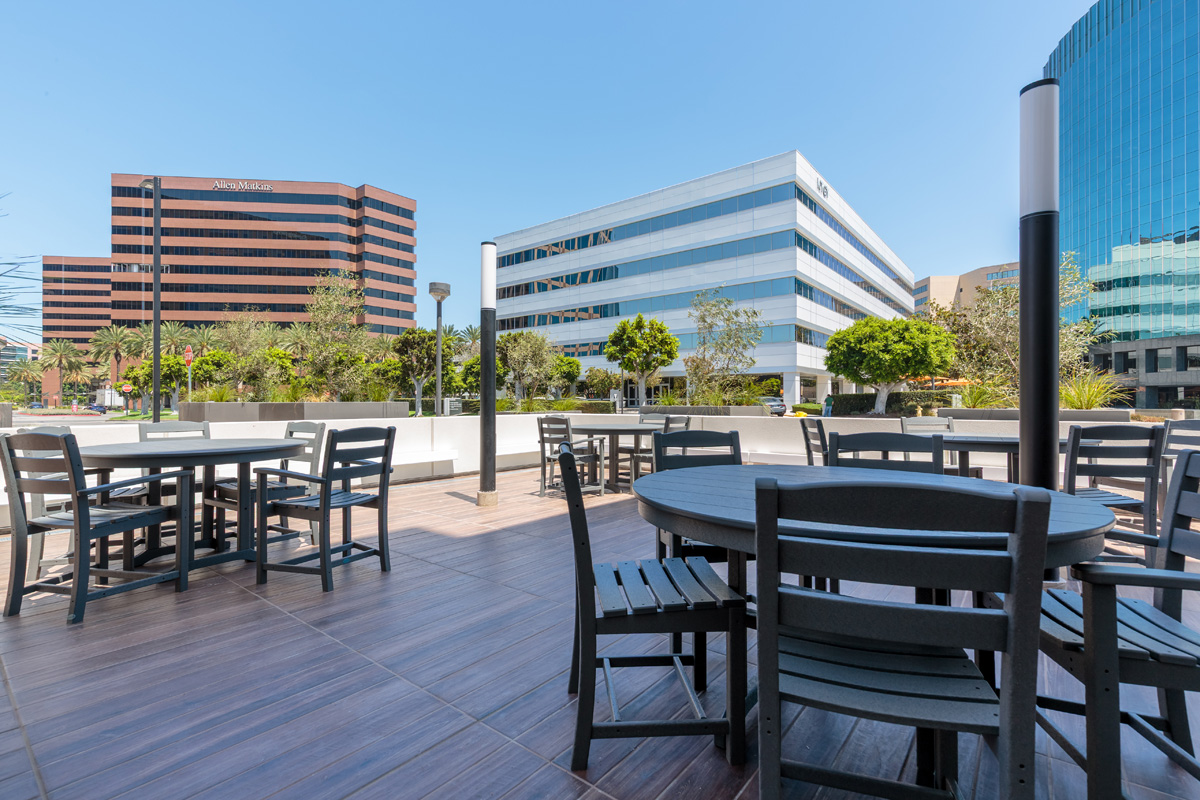 uci health — irvine rehabilitation hospital outdoor patio with seating on a clear, sunny day