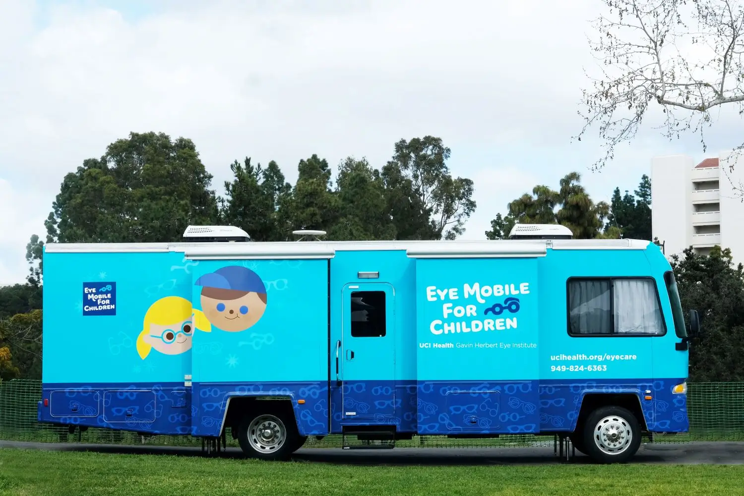 Exterior of blue UCI Health Eye Mobile for Children 