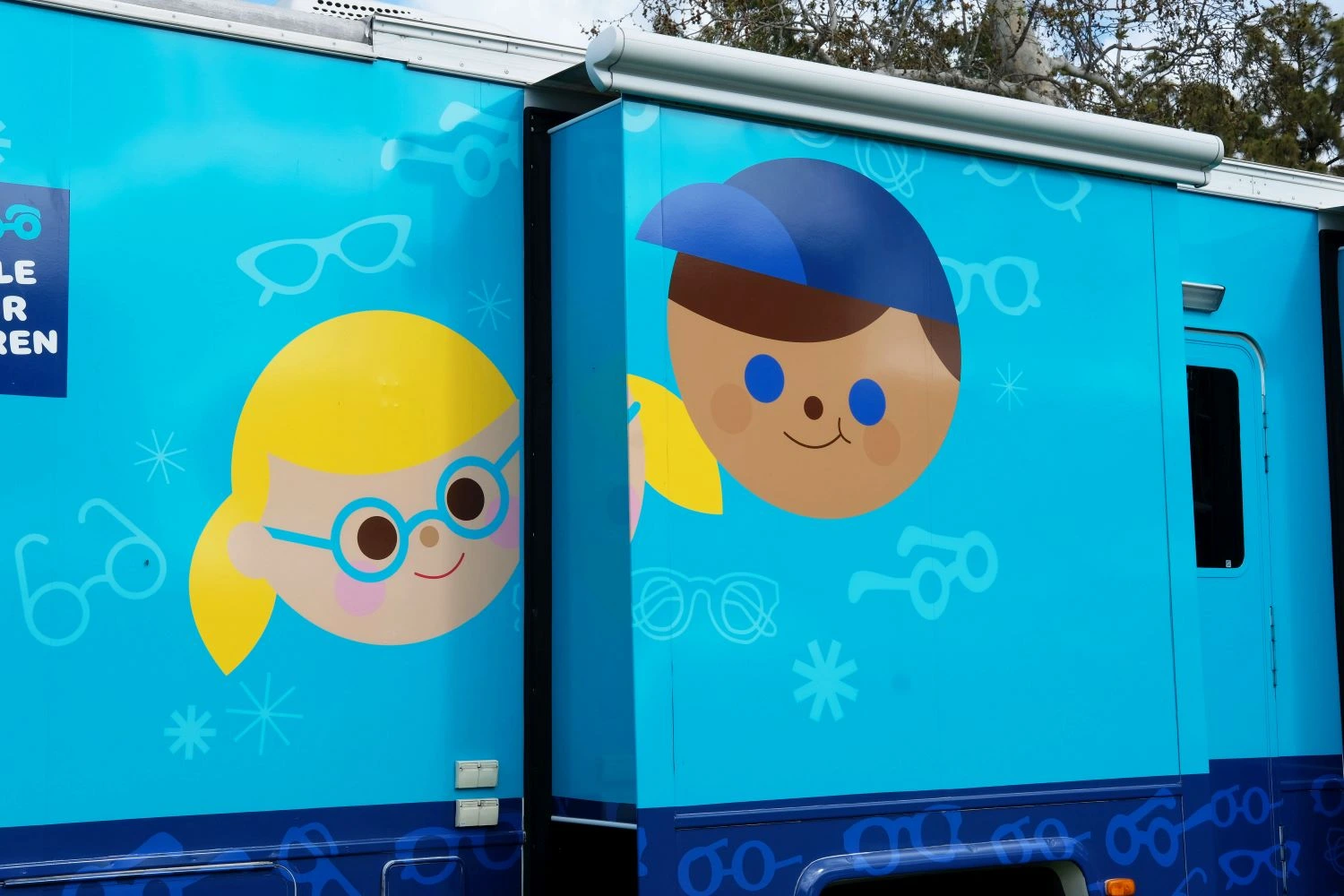 Exterior of blue UCI Health Eye Mobile for Children 